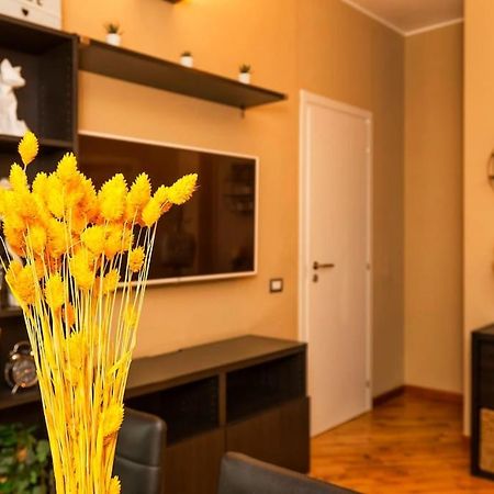 Sunny & Updated Flat With Panoramic City View 50M From M4 Stop 米兰 外观 照片