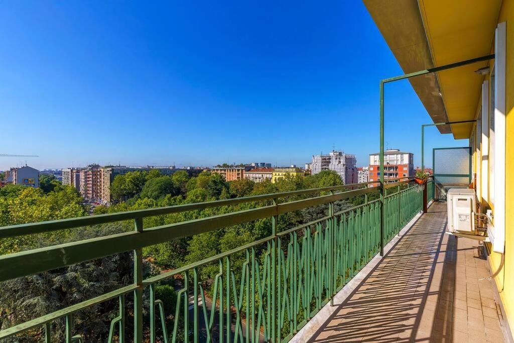 Sunny & Updated Flat With Panoramic City View 50M From M4 Stop 米兰 外观 照片
