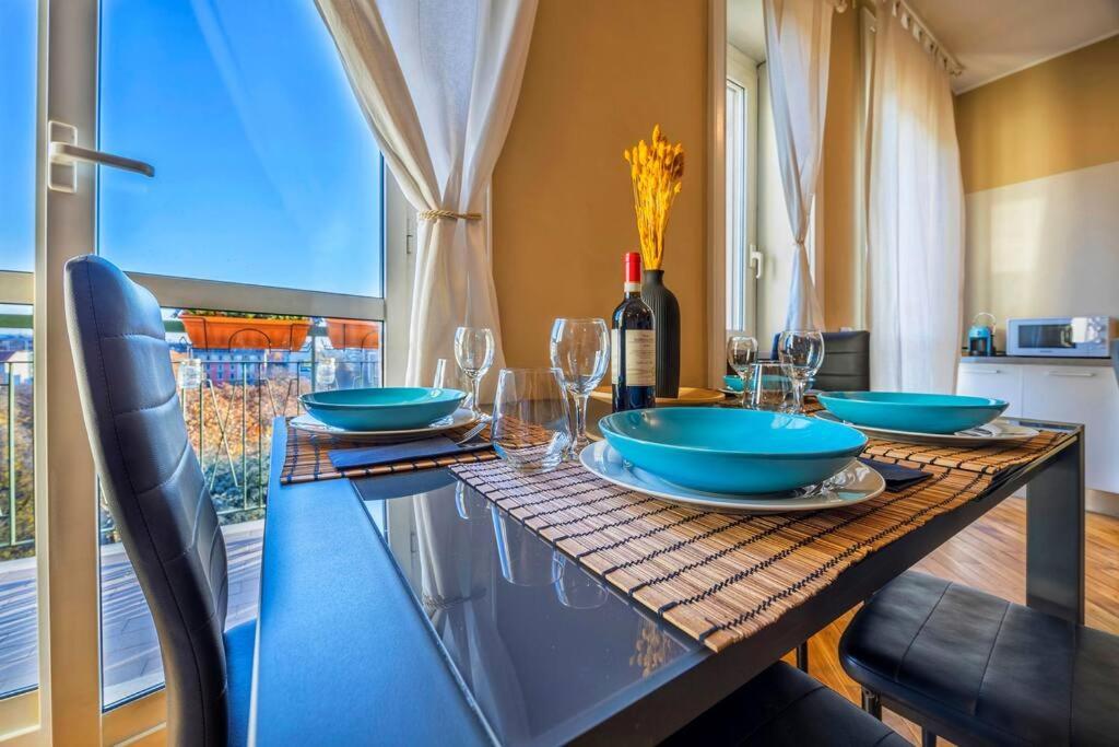 Sunny & Updated Flat With Panoramic City View 50M From M4 Stop 米兰 外观 照片