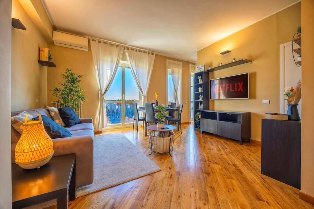 Sunny & Updated Flat With Panoramic City View 50M From M4 Stop 米兰 外观 照片