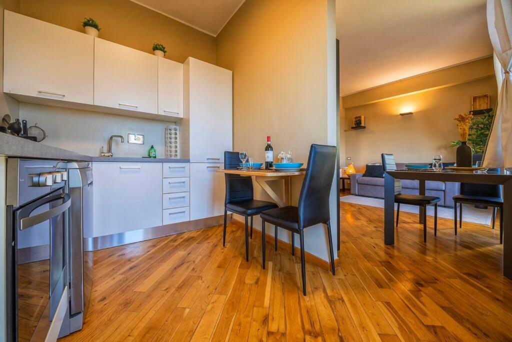 Sunny & Updated Flat With Panoramic City View 50M From M4 Stop 米兰 外观 照片