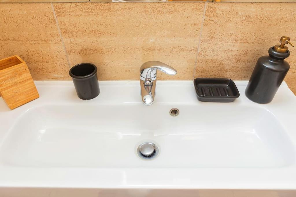 Sunny & Updated Flat With Panoramic City View 50M From M4 Stop 米兰 外观 照片