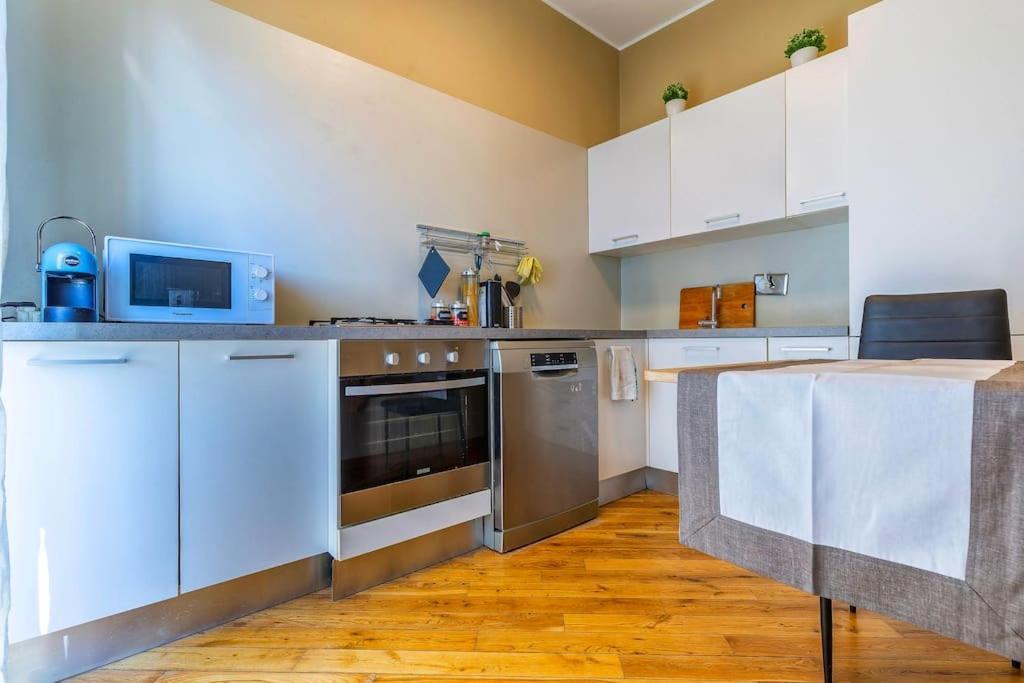 Sunny & Updated Flat With Panoramic City View 50M From M4 Stop 米兰 外观 照片