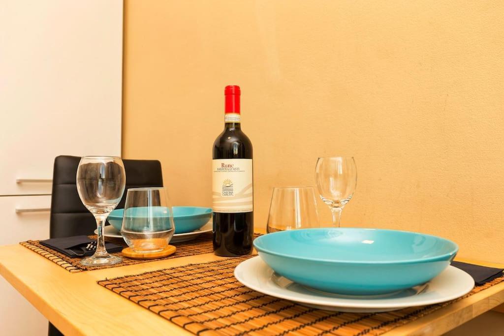 Sunny & Updated Flat With Panoramic City View 50M From M4 Stop 米兰 外观 照片