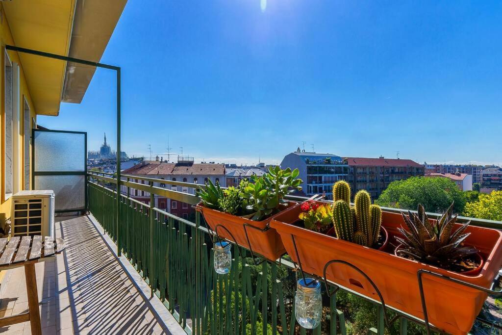 Sunny & Updated Flat With Panoramic City View 50M From M4 Stop 米兰 外观 照片