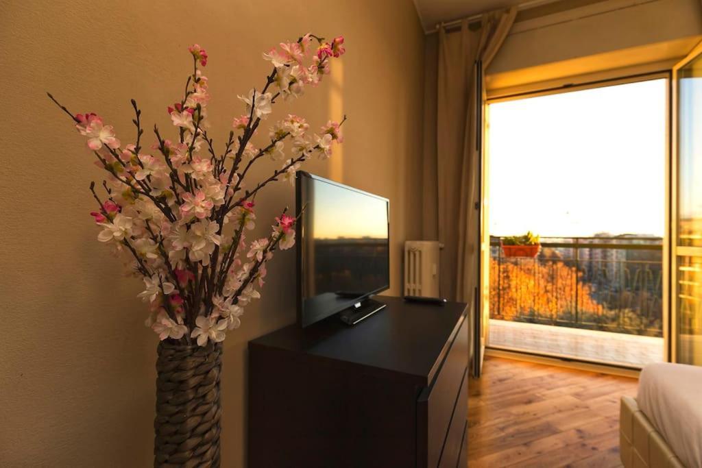Sunny & Updated Flat With Panoramic City View 50M From M4 Stop 米兰 外观 照片