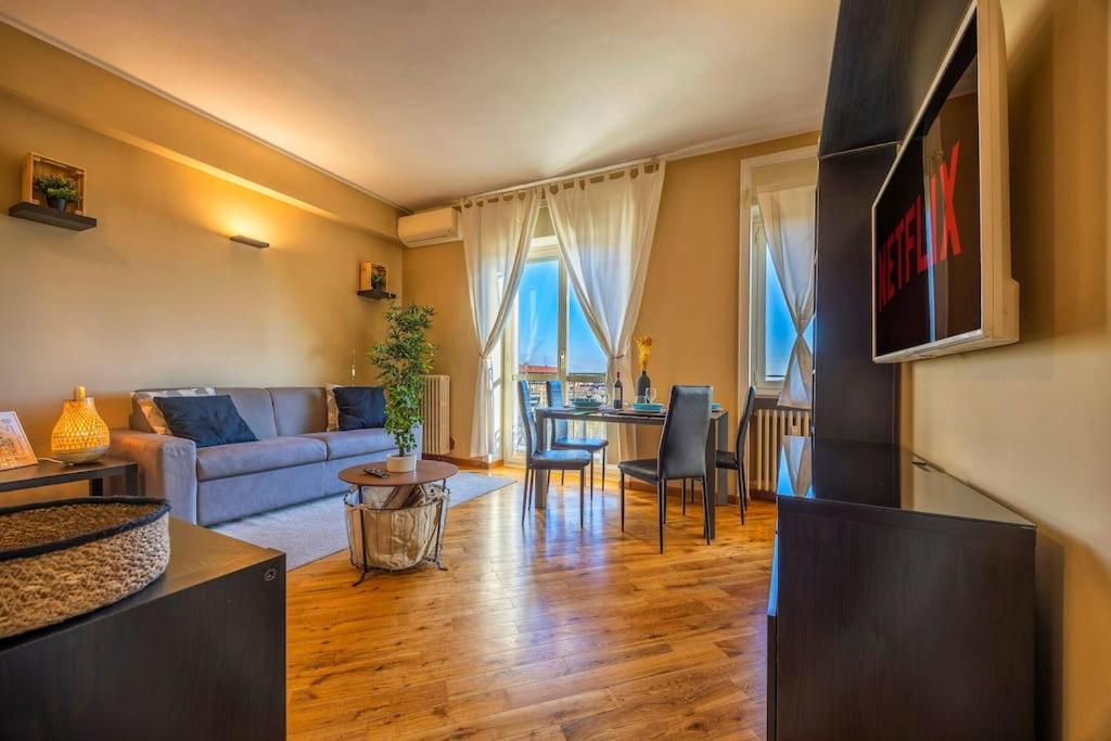 Sunny & Updated Flat With Panoramic City View 50M From M4 Stop 米兰 外观 照片