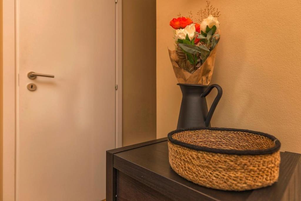 Sunny & Updated Flat With Panoramic City View 50M From M4 Stop 米兰 外观 照片