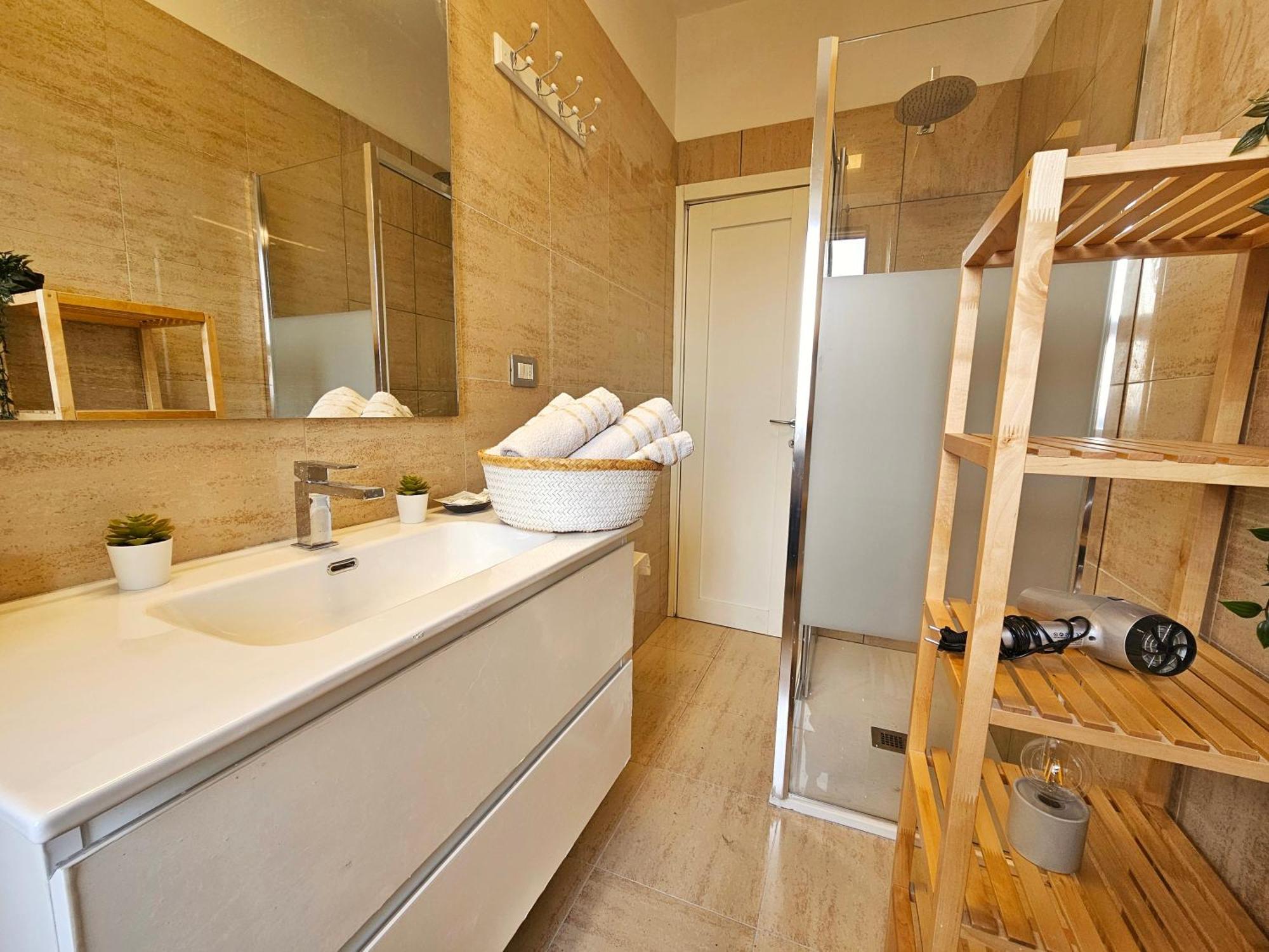 Sunny & Updated Flat With Panoramic City View 50M From M4 Stop 米兰 外观 照片